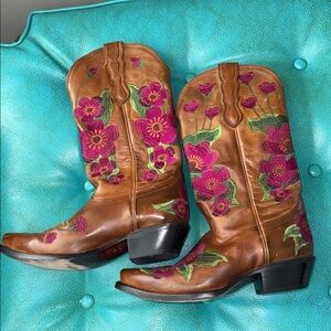 Brown leather cowgirl boots embroidered purple flowers Mexico hand fashioned  7